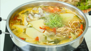 A simple recipe for stingray fish hotpot