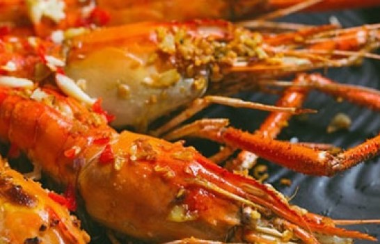 tôm càng xanh nướng sa tế