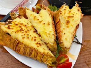 Cách làm tôm mũ ni nướng phô mai ngon và đơn giản