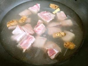 Cách hầm xương bò nấu phở ngon bằng nồi điện