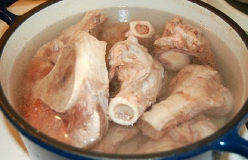 nau-nuoc-dung-bang-xuong-ong-bo