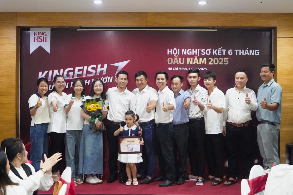 Trao thưởng và tri ân nhân viên